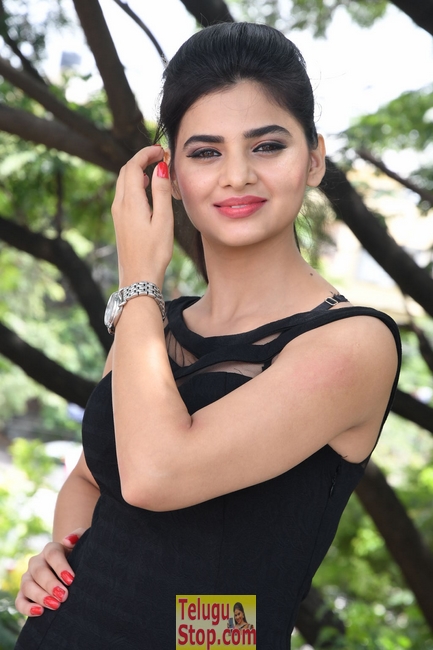 Kamna ranawat latest pics- Photos,Spicy Hot Pics,Images,High Resolution WallPapers Download