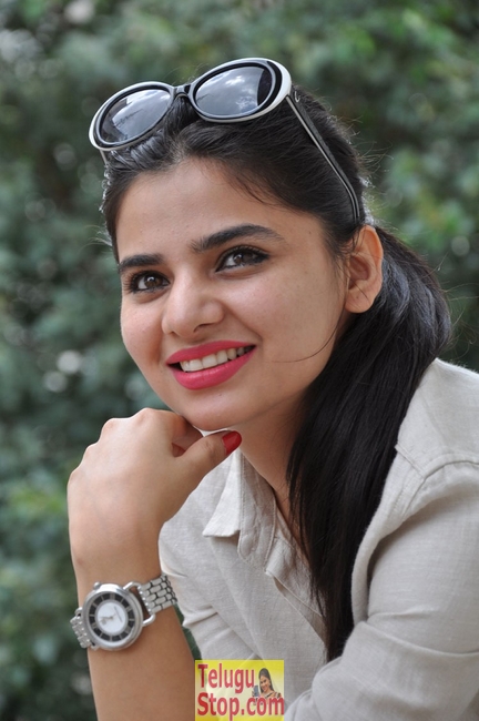 Kamna ranawath new stills- Photos,Spicy Hot Pics,Images,High Resolution WallPapers Download