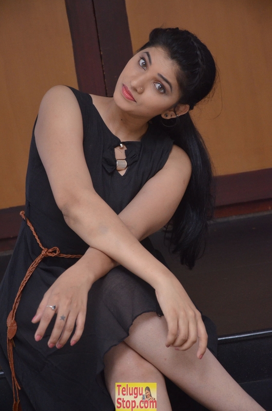 Kanishka chowdary new stills- Photos,Spicy Hot Pics,Images,High Resolution WallPapers Download