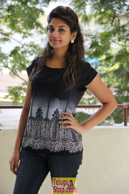 Karuna latest stills- Photos,Spicy Hot Pics,Images,High Resolution WallPapers Download