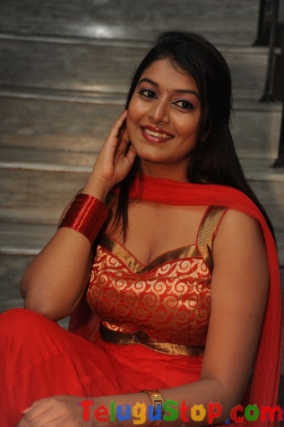 Kavya kumar latets gallery- Photos,Spicy Hot Pics,Images,High Resolution WallPapers Download