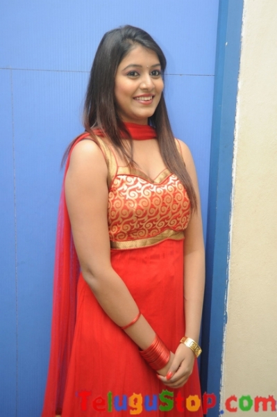 Kavya kumar latets gallery- Photos,Spicy Hot Pics,Images,High Resolution WallPapers Download