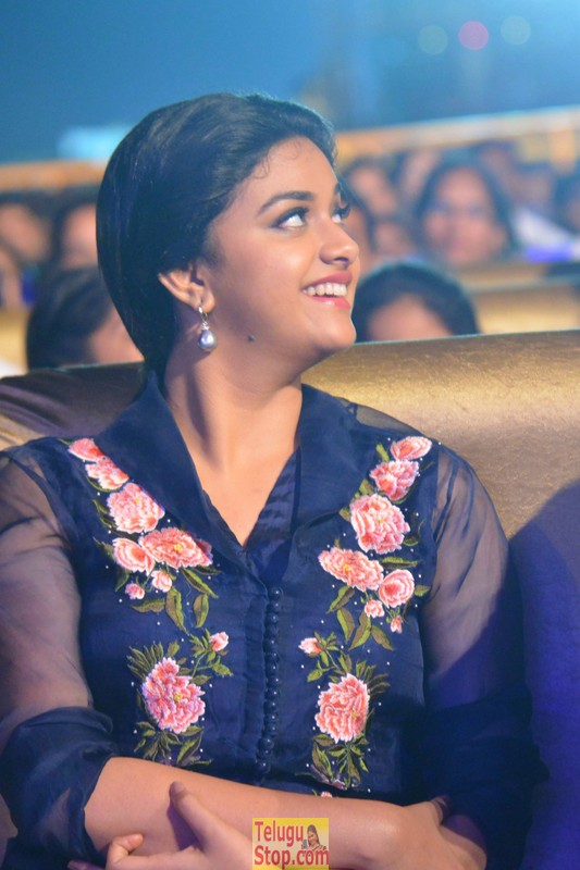 Keerthi suresh latest stills- Photos,Spicy Hot Pics,Images,High Resolution WallPapers Download