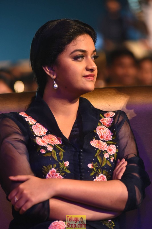 Keerthi suresh latest stills- Photos,Spicy Hot Pics,Images,High Resolution WallPapers Download