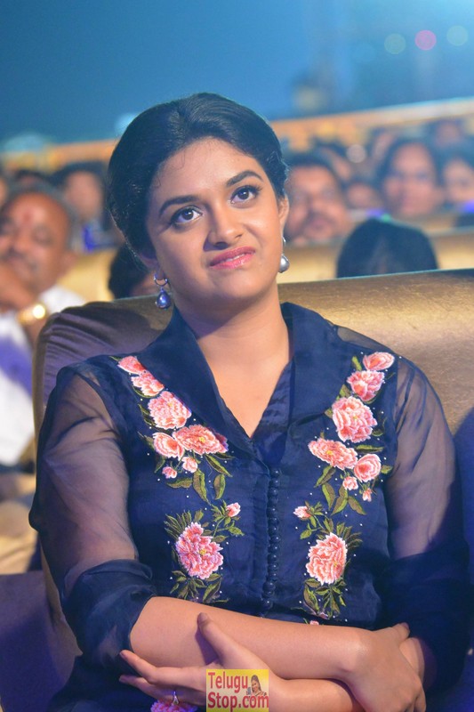 Keerthi suresh latest stills- Photos,Spicy Hot Pics,Images,High Resolution WallPapers Download