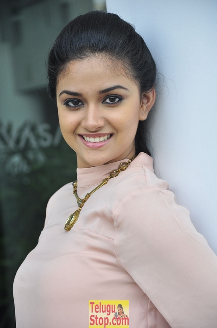 Keerthi suresh new stills- Photos,Spicy Hot Pics,Images,High Resolution WallPapers Download