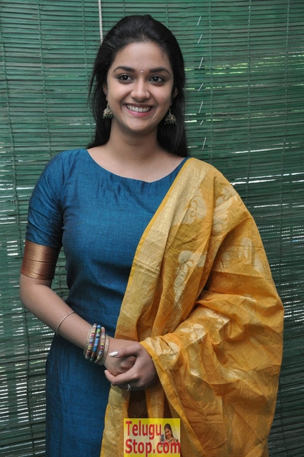 Keerthy suresh new stills- Photos,Spicy Hot Pics,Images,High Resolution WallPapers Download