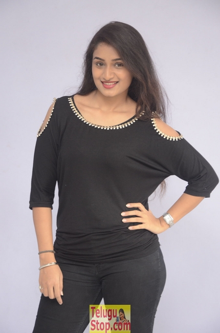 Kiran chetwani stills 2- Photos,Spicy Hot Pics,Images,High Resolution WallPapers Download