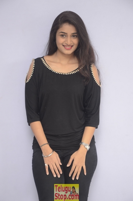 Kiran chetwani stills 2- Photos,Spicy Hot Pics,Images,High Resolution WallPapers Download