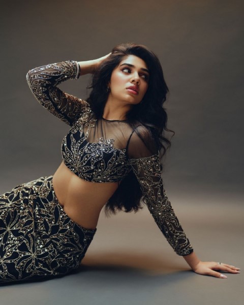 Krithi shetty who has increased the dose of glamour-Krithi, Krithi Shetty, Krithishetty Photos,Spicy Hot Pics,Images,High Resolution WallPapers Download