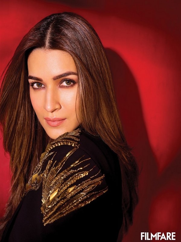 Kriti sanon in filmfare photoshoot romantic looks like a full meal-Hot Kriti Sanon, Kriti Sanon, Kriti Sanon Gq, Kriti Sanon Hd, Kriti Sanon Hot, Kritisanon Photos,Spicy Hot Pics,Images,High Resolution WallPapers Download