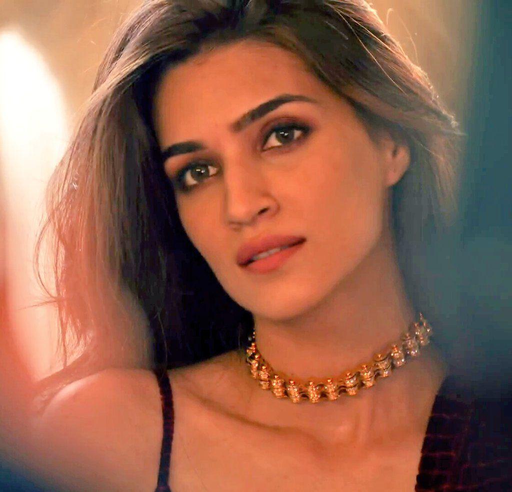 Kriti sanon new pics- Photos,Spicy Hot Pics,Images,High Resolution WallPapers Download