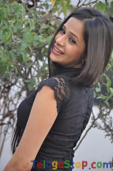 Krutika singhaal gallery- Photos,Spicy Hot Pics,Images,High Resolution WallPapers Download