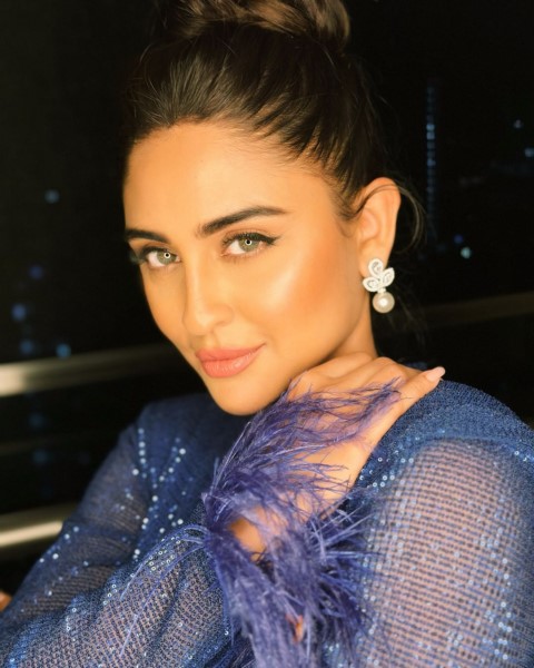 Krystle dsouza looks beautiful and impresses her fans-Karan Krystle, Karantacker, Krystle, Krystle Dsouza, Krystledsouza Photos,Spicy Hot Pics,Images,High Resolution WallPapers Download