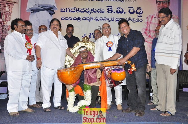 Kv reddy award to gunasekhar- Photos,Spicy Hot Pics,Images,High Resolution WallPapers Download