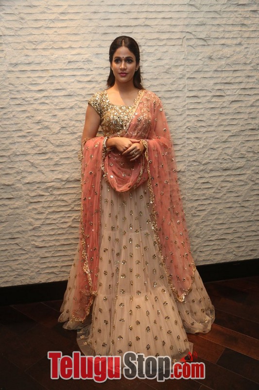 Lavanya tripathi latest stills 4- Photos,Spicy Hot Pics,Images,High Resolution WallPapers Download