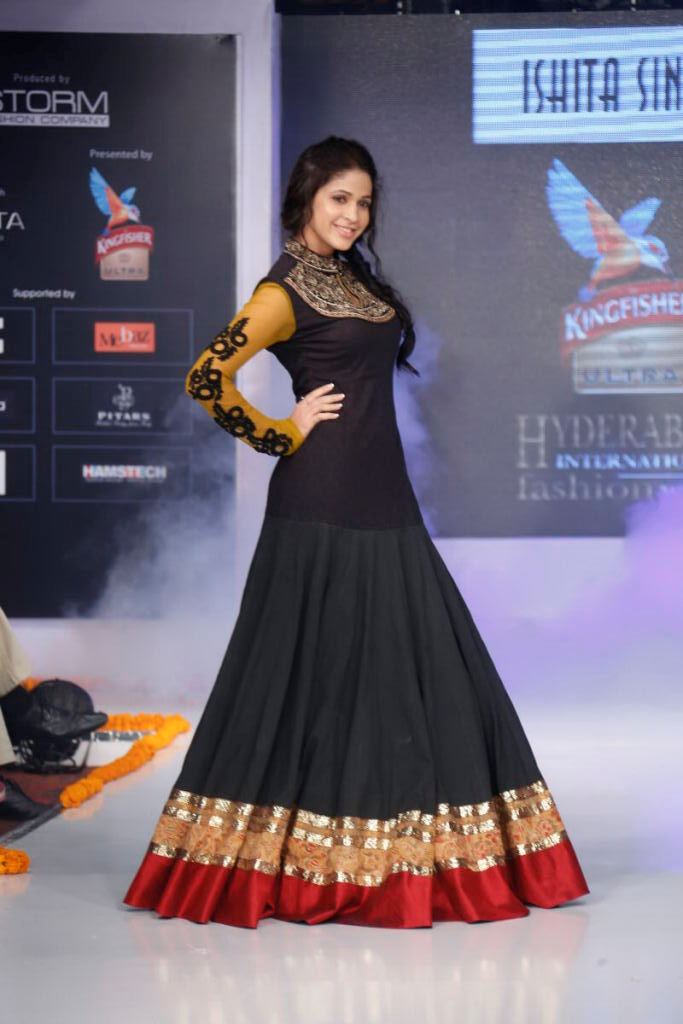Lavanya tripathi new stills- Photos,Spicy Hot Pics,Images,High Resolution WallPapers Download