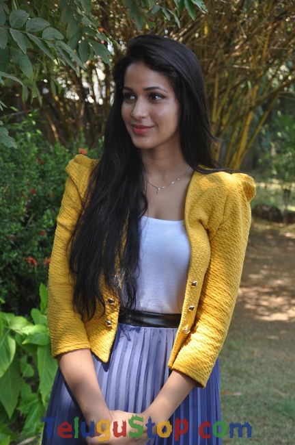 Lavanya tripati new pics- Photos,Spicy Hot Pics,Images,High Resolution WallPapers Download