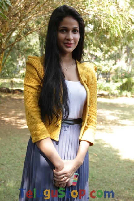 Lavanya tripati new pics- Photos,Spicy Hot Pics,Images,High Resolution WallPapers Download