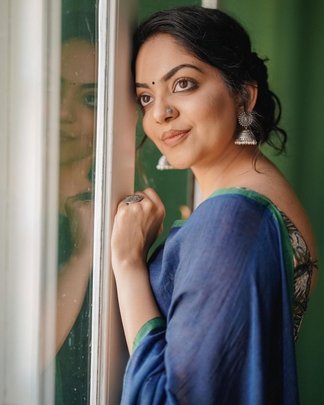 Look at the glamour images of actress ahaana krishna-Ahaanakrishna, Actressahaana, Ahaana Krishna Photos,Spicy Hot Pics,Images,High Resolution WallPapers Download
