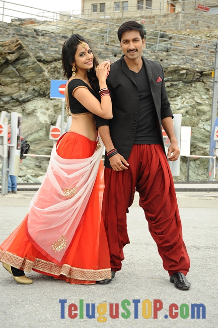 Loukyam movie stills- Photos,Spicy Hot Pics,Images,High Resolution WallPapers Download