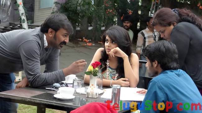 Love you bangaram movie working stills- Photos,Spicy Hot Pics,Images,High Resolution WallPapers Download