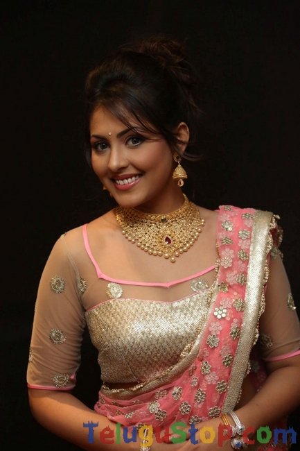 Madhu shalini latest pics- Photos,Spicy Hot Pics,Images,High Resolution WallPapers Download