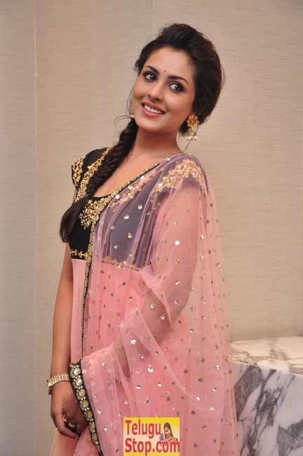 Madhu shalini stills 2- Photos,Spicy Hot Pics,Images,High Resolution WallPapers Download