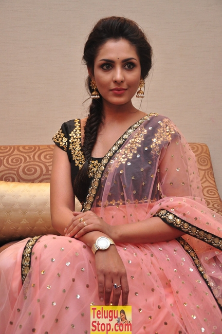 Madhu shalini stills 2- Photos,Spicy Hot Pics,Images,High Resolution WallPapers Download