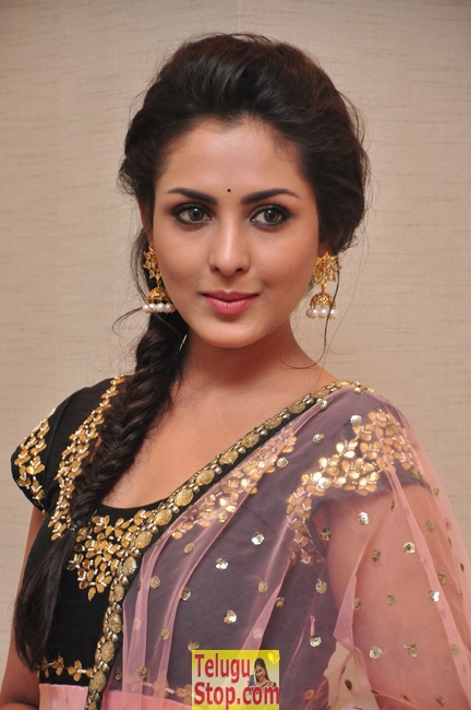Madhu shalini stills 2- Photos,Spicy Hot Pics,Images,High Resolution WallPapers Download