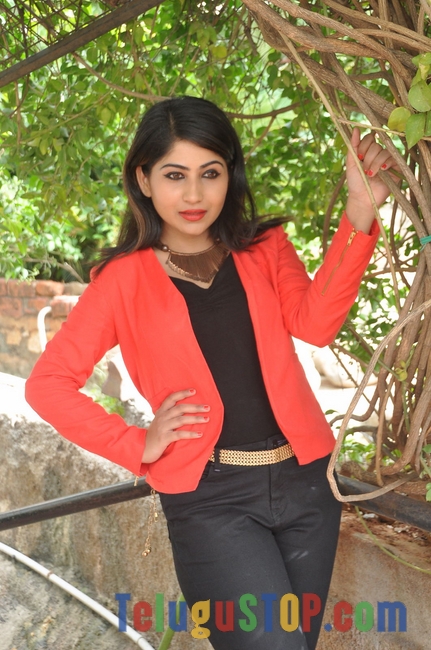 Madhulagna das new pics- Photos,Spicy Hot Pics,Images,High Resolution WallPapers Download