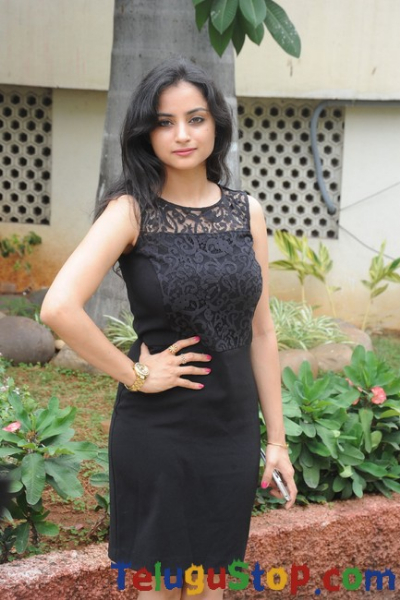 Madirakshi new pics- Photos,Spicy Hot Pics,Images,High Resolution WallPapers Download