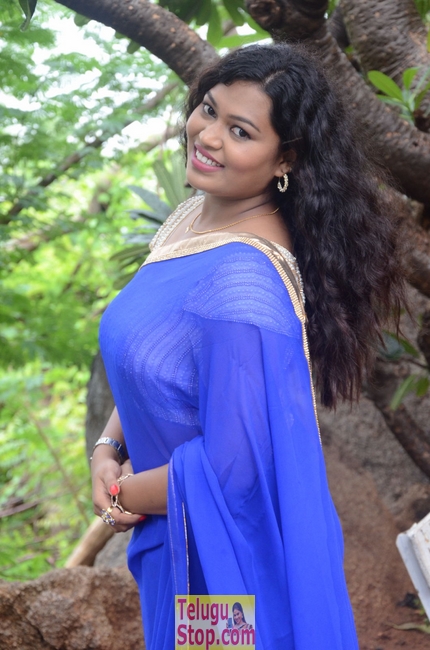 Maggi meghana stills- Photos,Spicy Hot Pics,Images,High Resolution WallPapers Download