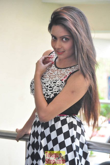 Mahima nambiar latest pics- Photos,Spicy Hot Pics,Images,High Resolution WallPapers Download