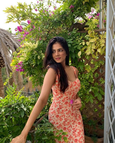 Malavika mohanan pics with stunning beauty-Actressmalavika, Malavikamohanan Photos,Spicy Hot Pics,Images,High Resolution WallPapers Download