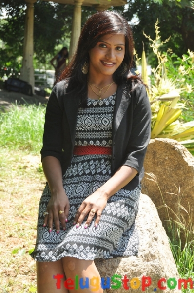 Manaswini latest stills- Photos,Spicy Hot Pics,Images,High Resolution WallPapers Download