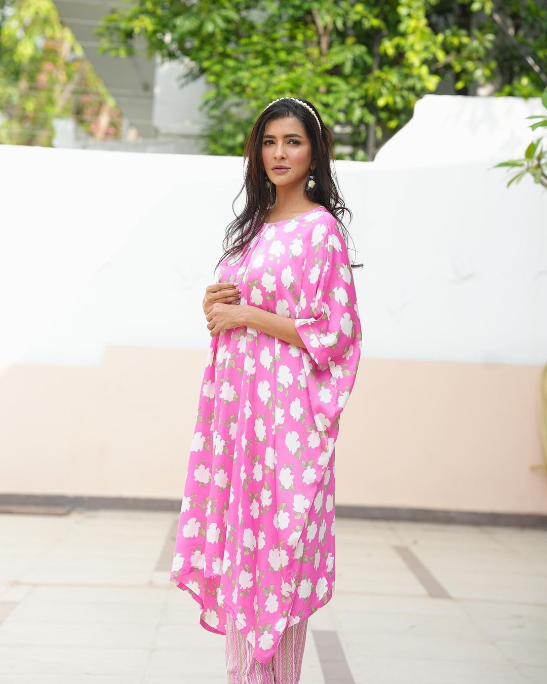 Manchu lakshmi looks too glamorous in treditional attire-@lakshmimanchu, Actressmanchu, Manchu Lakshmi, Manchulakshmi Photos,Spicy Hot Pics,Images,High Resolution WallPapers Download