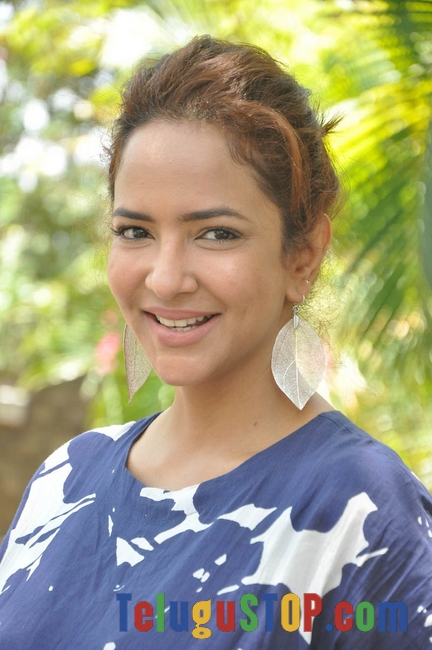 Manchu lakshmi new gallery- Photos,Spicy Hot Pics,Images,High Resolution WallPapers Download