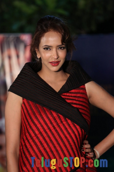Manchu laksmi latest stills- Photos,Spicy Hot Pics,Images,High Resolution WallPapers Download