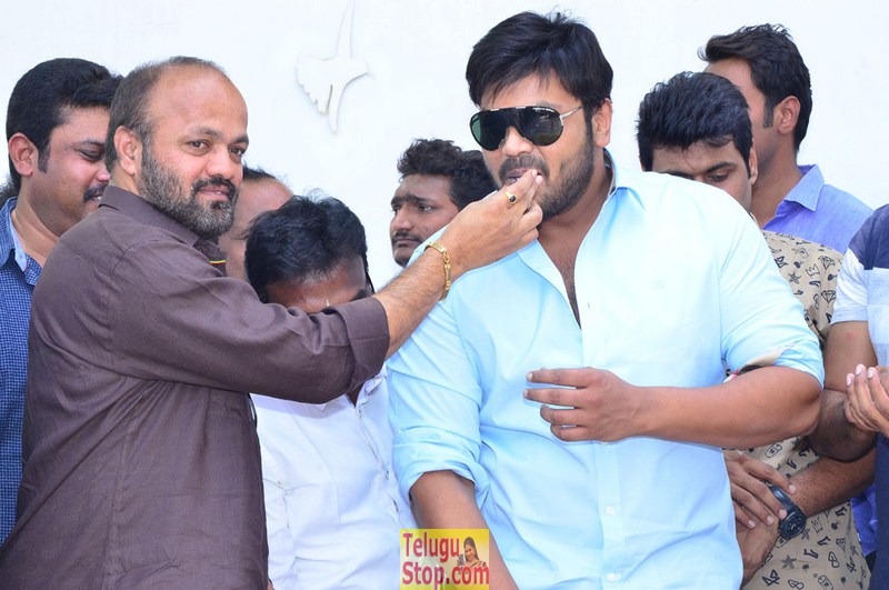 Manchu manoj birthday celebrations- Photos,Spicy Hot Pics,Images,High Resolution WallPapers Download