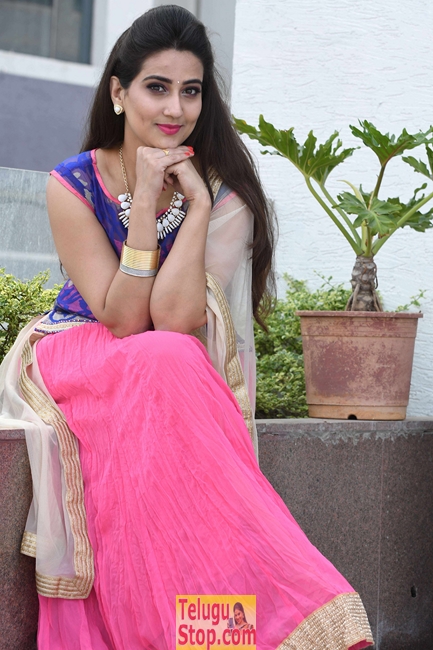 Manjusha new stills 2- Photos,Spicy Hot Pics,Images,High Resolution WallPapers Download