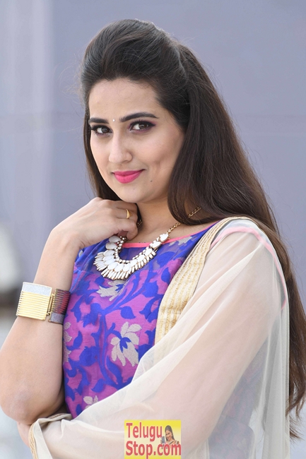 Manjusha new stills 2- Photos,Spicy Hot Pics,Images,High Resolution WallPapers Download