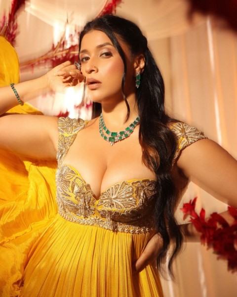 Mannara chopra jumps in those attractive films-Mannara Chopra, Actressmannara, Mannarachopra Photos,Spicy Hot Pics,Images,High Resolution WallPapers Download