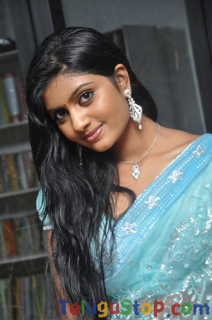 Manochitra stills- Photos,Spicy Hot Pics,Images,High Resolution WallPapers Download