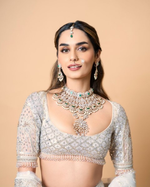 Manushi chhillar is sizzling with a cute half sari look-Actressmanushi, Manushichhillar, Manushi Chillar Photos,Spicy Hot Pics,Images,High Resolution WallPapers Download