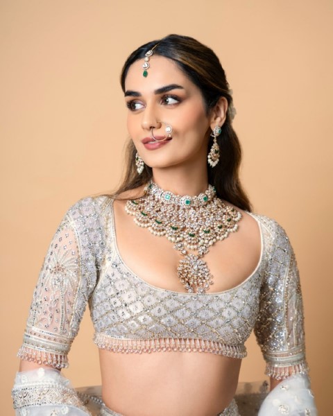 Manushi chhillar is sizzling with a cute half sari look-Actressmanushi, Manushichhillar, Manushi Chillar Photos,Spicy Hot Pics,Images,High Resolution WallPapers Download