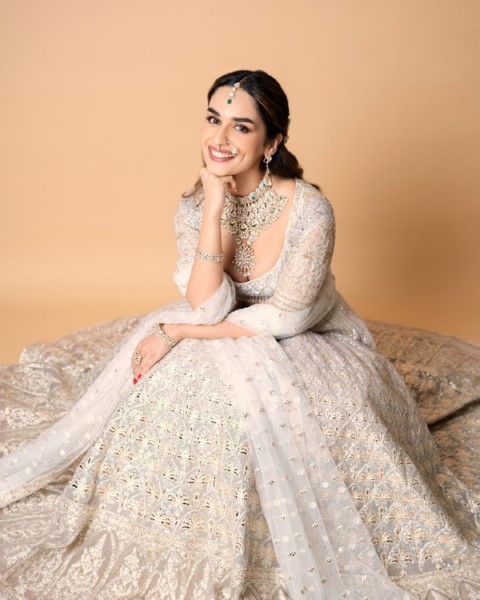 Manushi chhillar is sizzling with a cute half sari look-Actressmanushi, Manushichhillar, Manushi Chillar Photos,Spicy Hot Pics,Images,High Resolution WallPapers Download