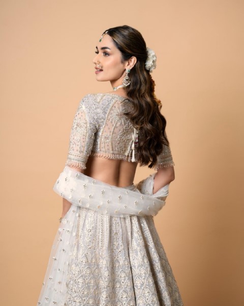 Manushi chhillar is sizzling with a cute half sari look-Actressmanushi, Manushichhillar, Manushi Chillar Photos,Spicy Hot Pics,Images,High Resolution WallPapers Download