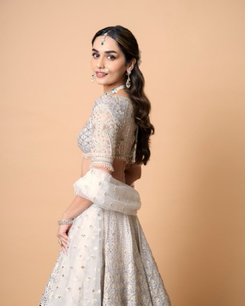 Manushi chhillar is sizzling with a cute half sari look-Actressmanushi, Manushichhillar, Manushi Chillar Photos,Spicy Hot Pics,Images,High Resolution WallPapers Download