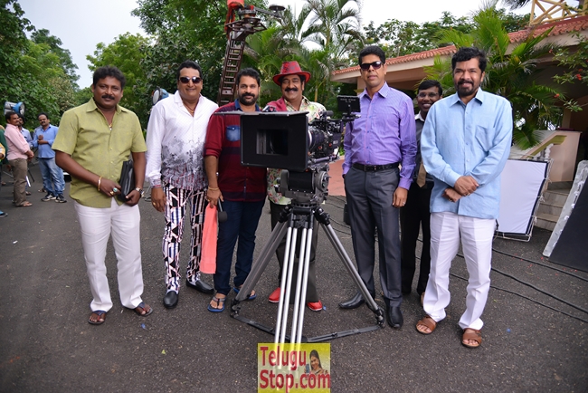 Meelo evaru koteswarudu working stills- Photos,Spicy Hot Pics,Images,High Resolution WallPapers Download